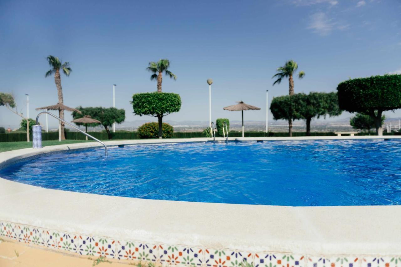 Stunning 2 Bedroom Apartment With Pool View อาลิกันเต ภายนอก รูปภาพ
